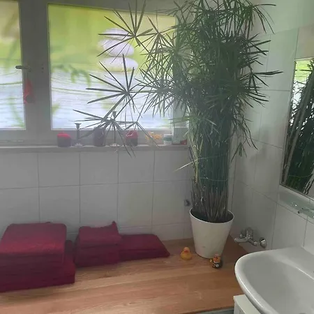 Haus Mit Grossem Garten *