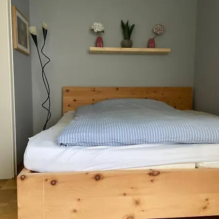 Haus Mit Grossem Garten Lägenhet