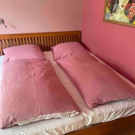 Haus Mit Grossem Garten Lägenhet *