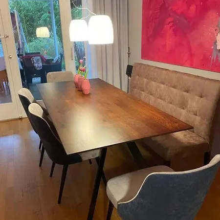Haus Mit Grossem Garten Lägenhet *