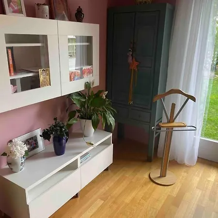 Haus Mit Grossem Garten 公寓